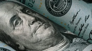 تحرك مفاجئ للأسعار.. سعر الدولار أمام الجنيه بالبنوك بعد قرار خفض الفائدة أواخر 2025